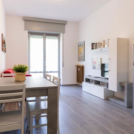 Gray Pearl - Modern Apartment In City Center Arona Exterior photo