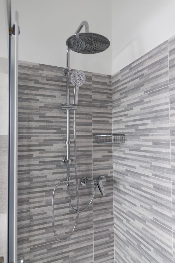 Gray Pearl - Modern Apartment In City Center Arona Exterior photo